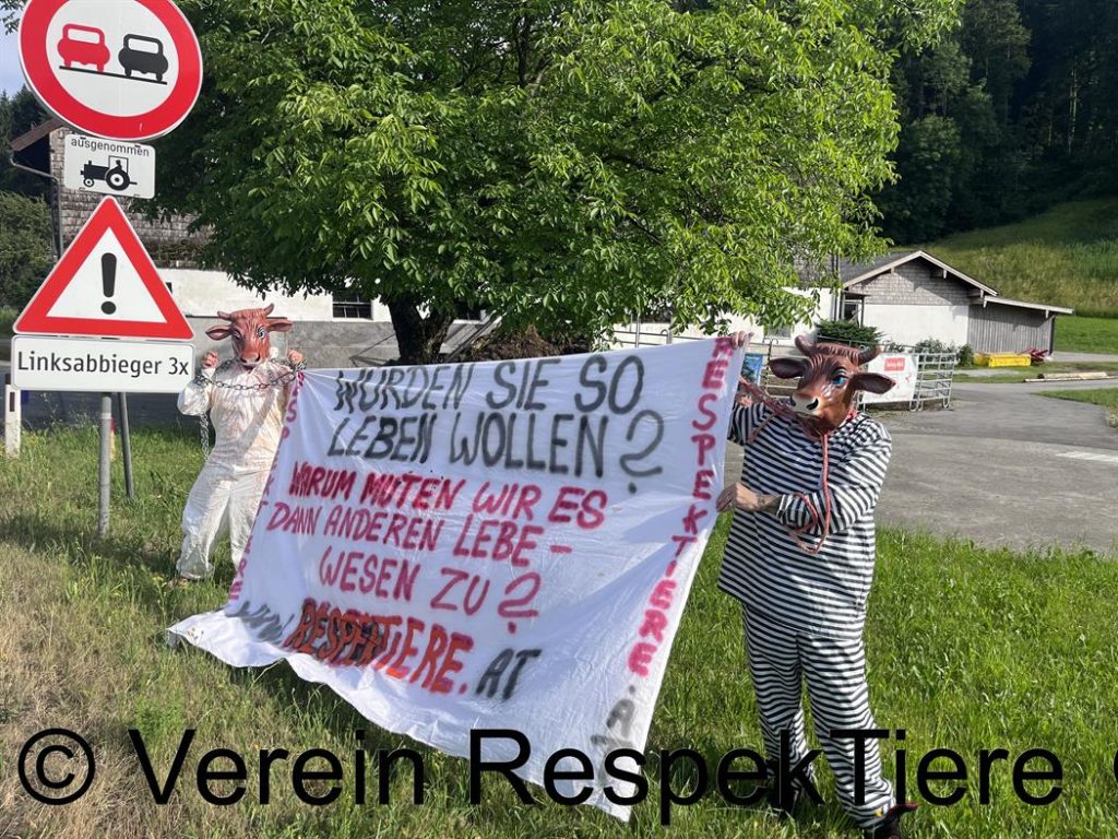 respekTiere vor dem Kuhstall - Kundgebung