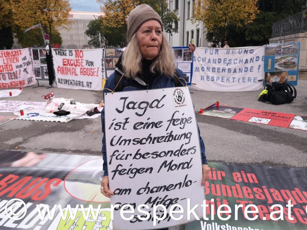 RespekTiere- und VGT-AktivistInnen bei der Hubertusmesse in Salzburg