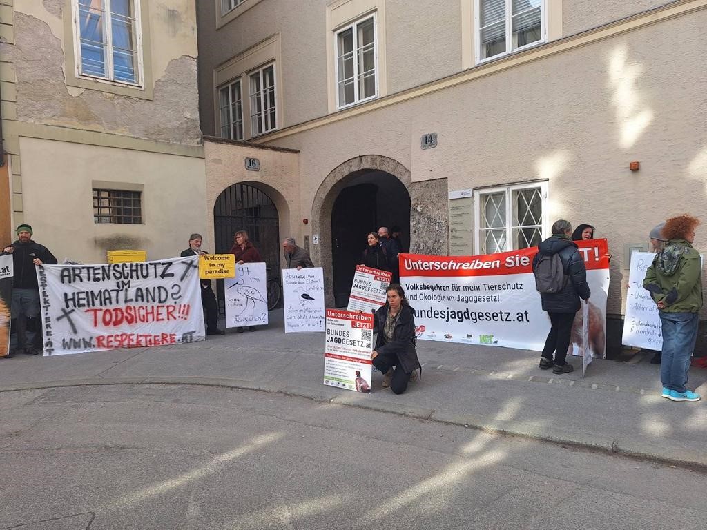 Protest gegen Vogelabschuss in Salzburg